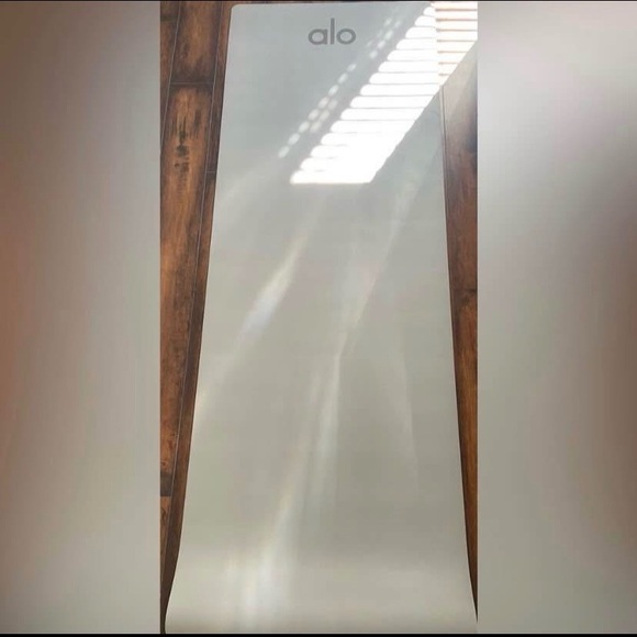 Alo Yoga Mat in Gray and Black - Picture 6 of 6